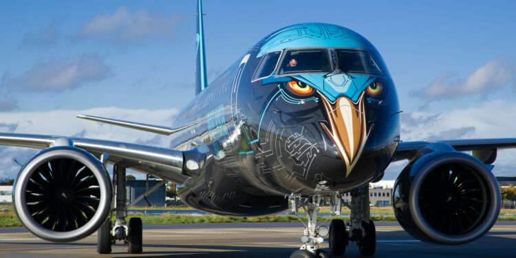 Embraer 195-E2 com pintura Tech Eagle e Eve são destaques em Dubai