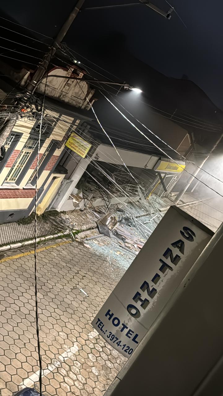 Agências bancárias são explodidas no centro de Paraíbuna