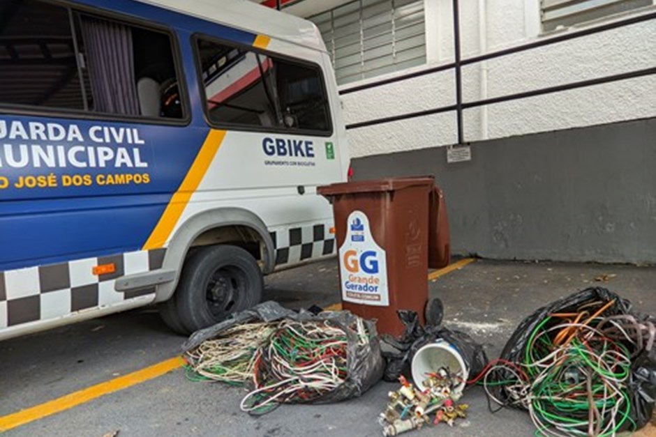 GCM detém 2 homens e recupera 20 quilos de fios de cobre em São José