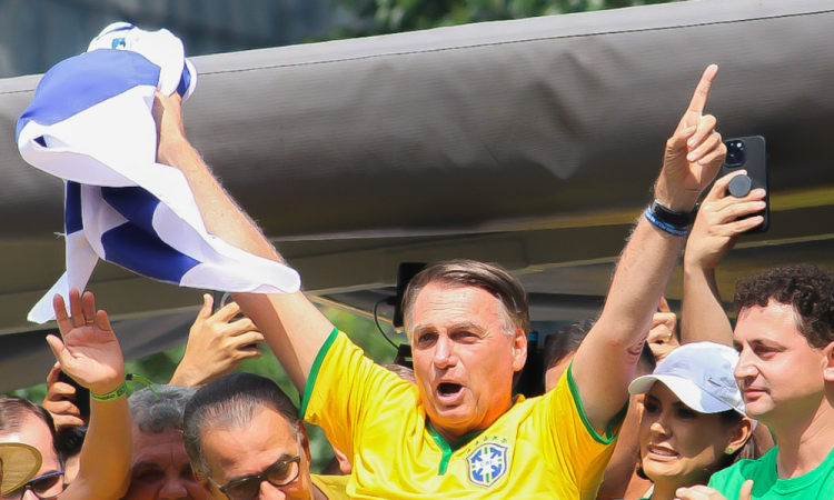 Bolsonaro fala em paz, critica opositores sem nominar ninguém e nega golpe