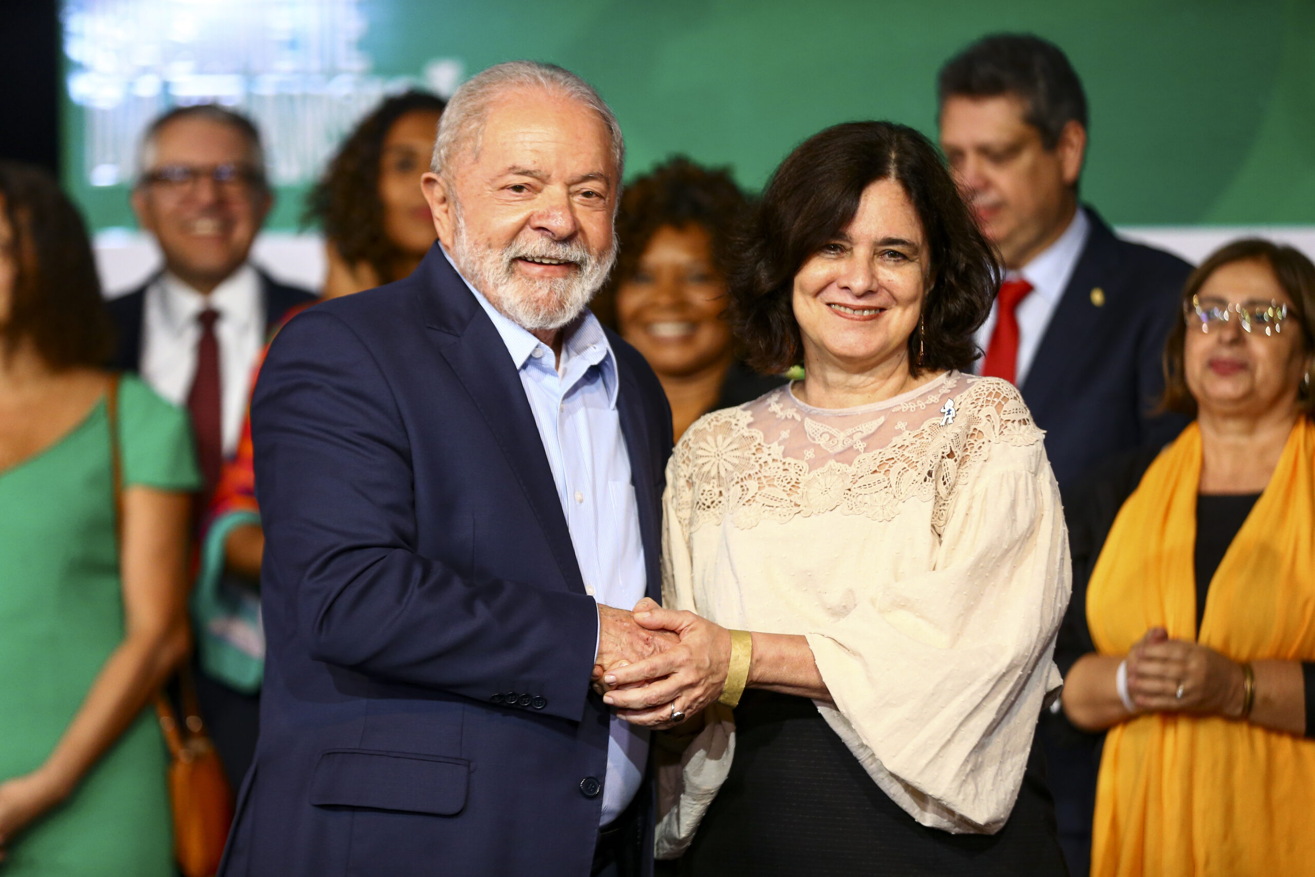 Após críticas, Governo Lula recua e suspende nota técnica sobre aborto