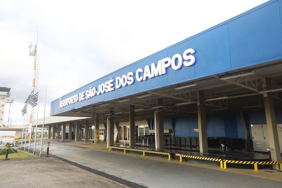 Aeroporto começa a cobrar estacionamento em São José
