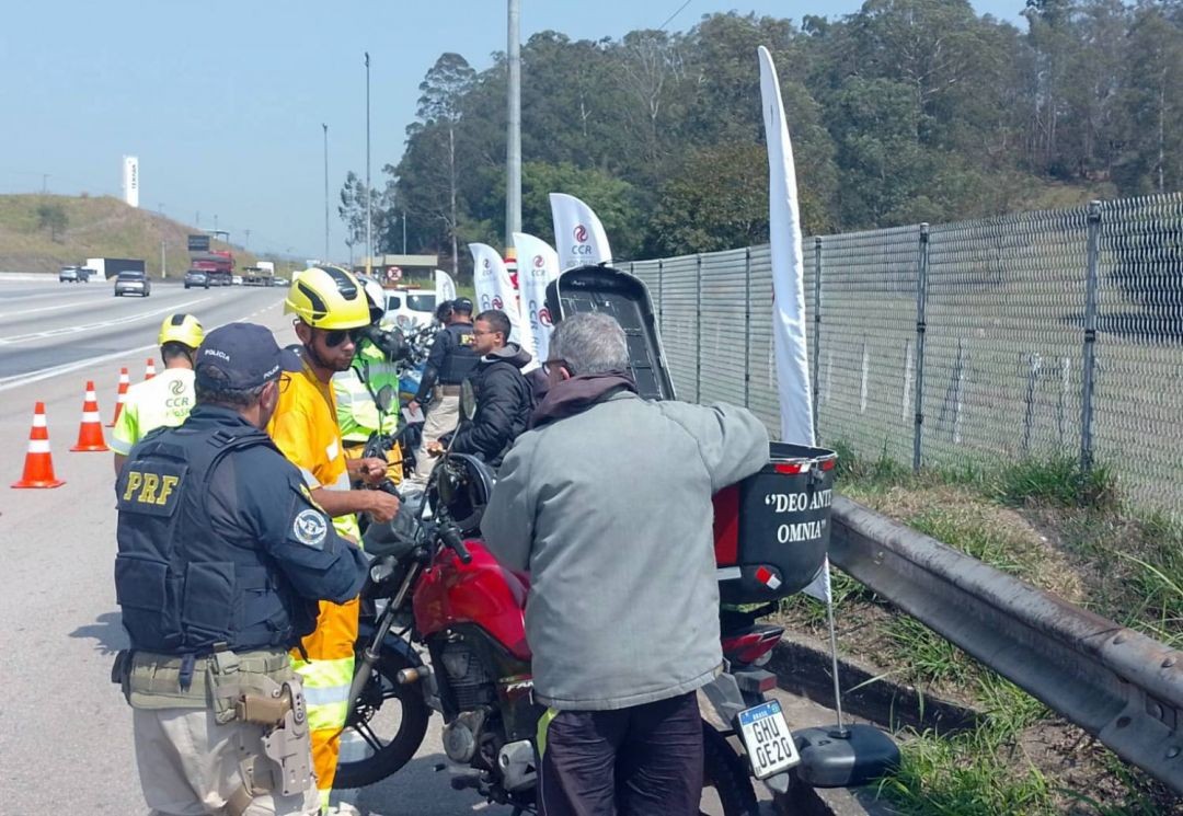 CCR RioSP promove ação de segurança para motociclistas em Jacareí