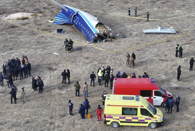 Queda de avião da Embraer no Cazaquistão deixa pelo menos 38 mortos